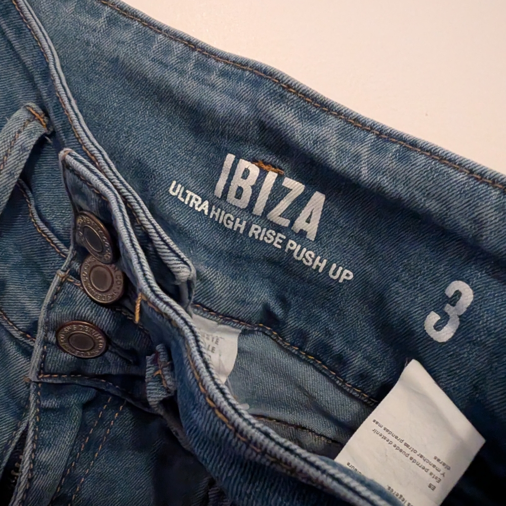 Stylish High Rise Distressed Denim Jeans - Picture 2 of 5